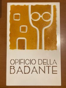 La targa in ceramica dell'Opificio della Badante